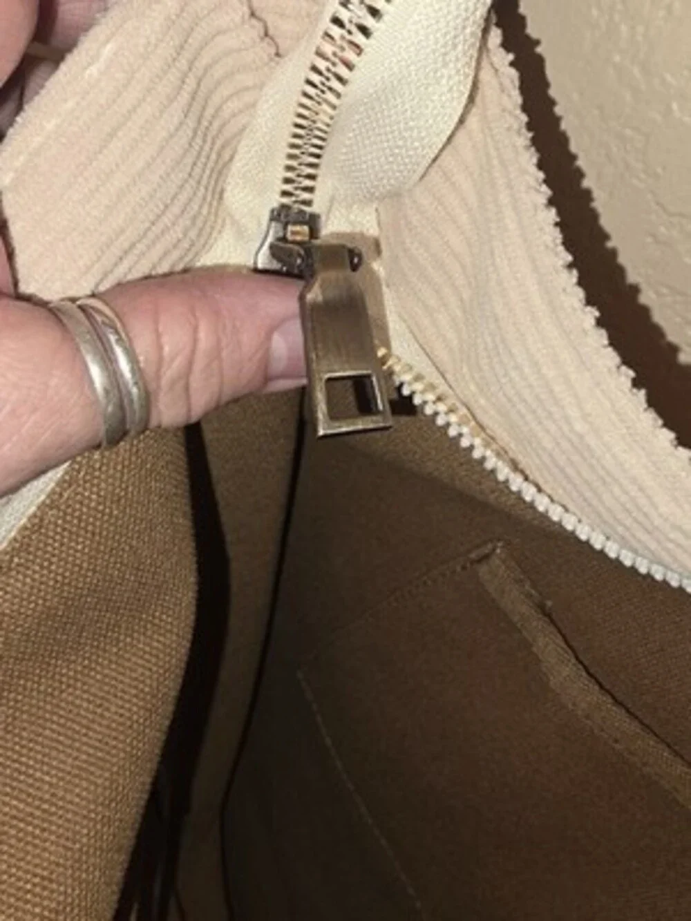 Makukke Beige Shoulder Bag Zip Closure Adjustable Strap Pockets